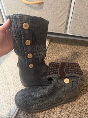 UGG Gray Knit Cable Fold-Over Slipper Boots with Brown Cuff